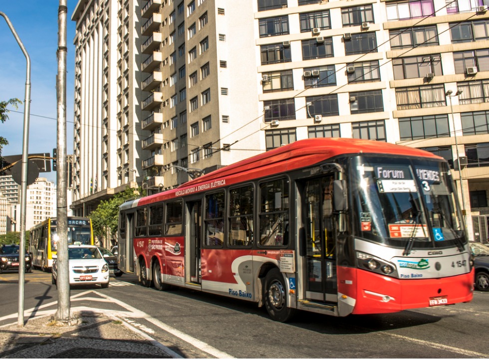 Prefeito de SP declara apoio a PL que regulamenta licitação de ônibus