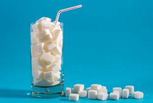 Está na hora de tratarmos o açúcar como lidamos com o tabaco?