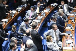 Contra sociedade e Congresso, Bolsonaro mantém extinção do Consea